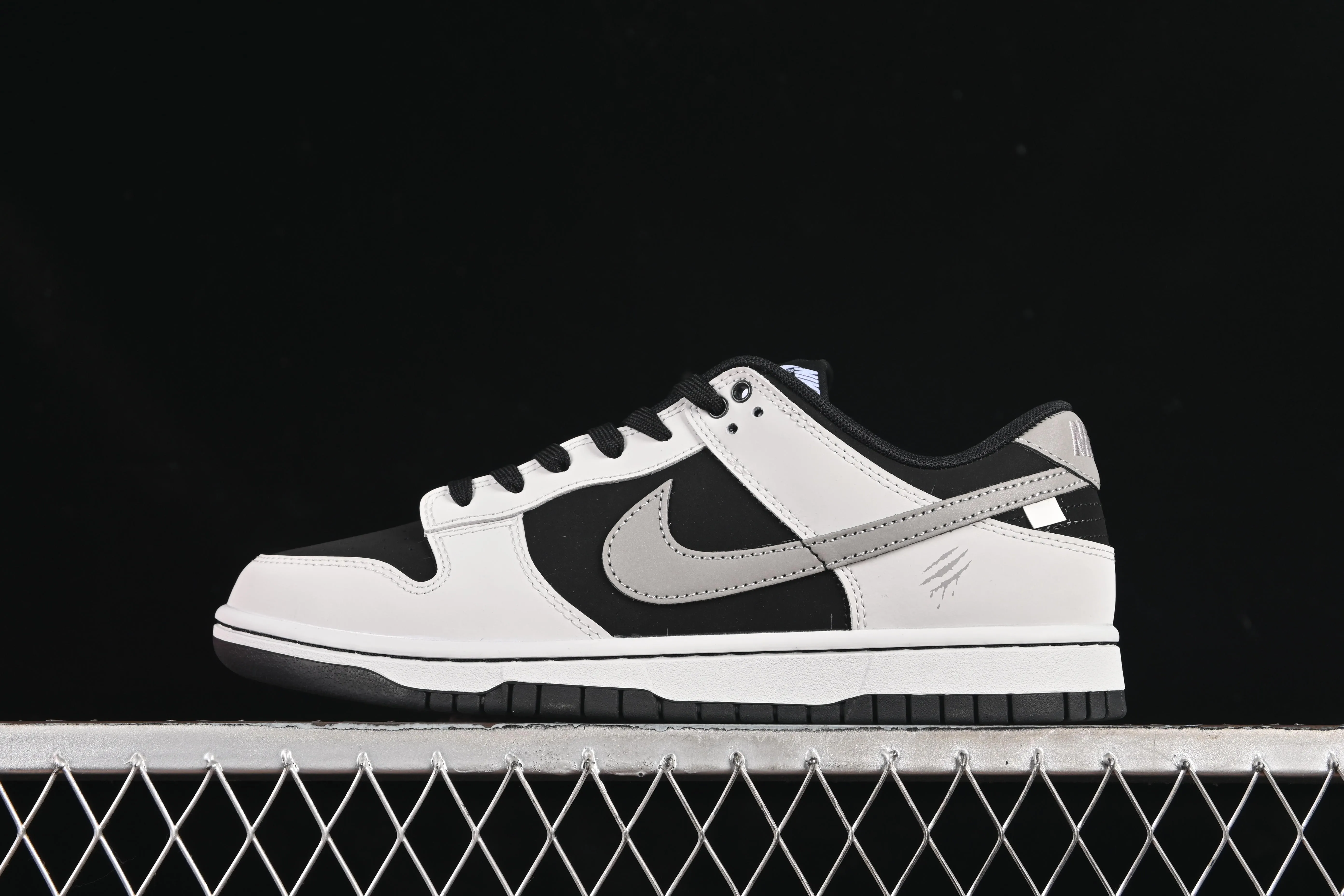 All categories Nk SB Dunk Series Nk SB Dunk Low High-end customized low-top sneakers Nike SB Dunk Low Pioneer Knight Anniversary high-end customized low-top casual sneakers WB0414-002